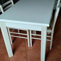 TAVOLO bianco con SEDIE