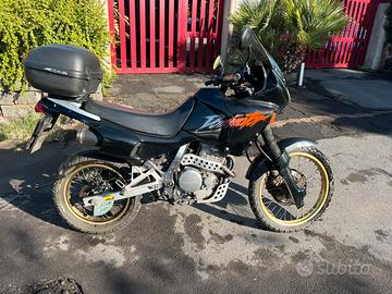 Moto Honda Dominator 650