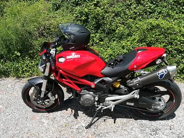 Ducati Monster 696 Plus