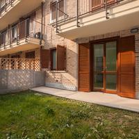 Trilocale con giardino privato in palaz. nuova