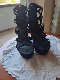 scarpe nere Guess