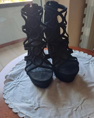 scarpe nere Guess