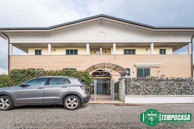 AMPIO APPARTAMENTO MANSARDATO CON TERRAZZO E BOX