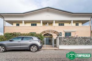 AMPIO APPARTAMENTO MANSARDATO CON TERRAZZO E BOX