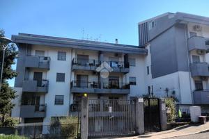 2 LOCALI A CASTROLIBERO