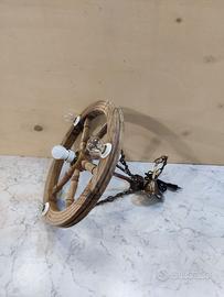 Lampadario in legno artigianale