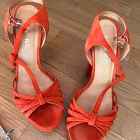 Sandali con tacco color corallo