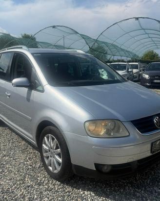 Volkswagen Touran 2.0 TDI 136CV Highline 7 POSTI
