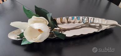 Elegante Centrotavola Moderno con Magnolia in Seta