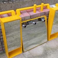 Specchiera bagno in plastica di colore giallo