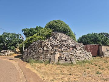 C. da Montetessa, trullo con terreno di 3.717 mq