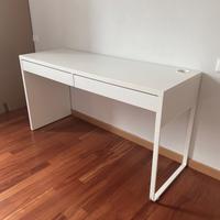 Scrivania Ikea Micke bianca con cassetti
