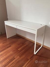 Scrivania Ikea Micke bianca con cassetti
