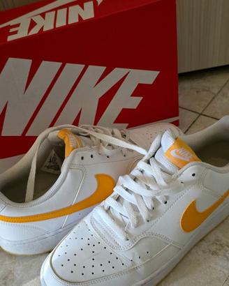 Scarpe Nike AirForce Bianco University Oro nuove