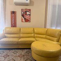 Divano in pelle gialla con puff – Scomponibile