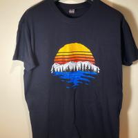 T-shirt "Tramonto su lago e montagne"