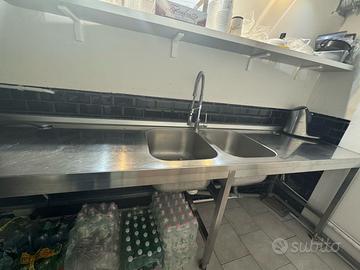 Tavolo da lavoro in acciaio