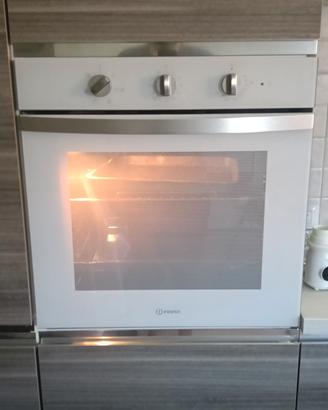 Forno Indesit IFW 4534 H usato