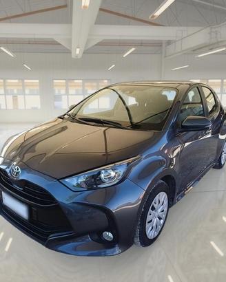 TOYOTA YARIS 1.0 BUSINESS MY22 5 PORTE BERLINA