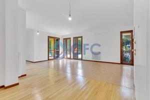 Appartamento di 180 m² con 4 locali e box auto a B