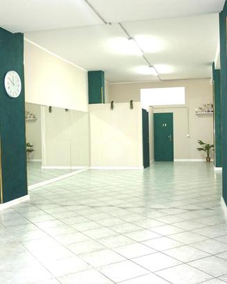 NEGOZIO A MONTECORVINO PUGLIANO