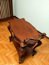 Carrello in legno lavorato