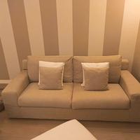 Salotto composto da 2 divani e un puff