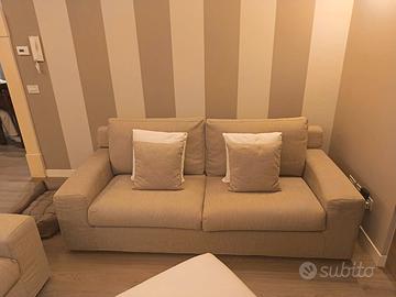 Salotto composto da 2 divani e un puff