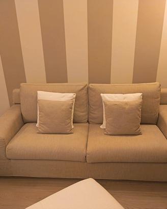 Salotto composto da 2 divani e un puff