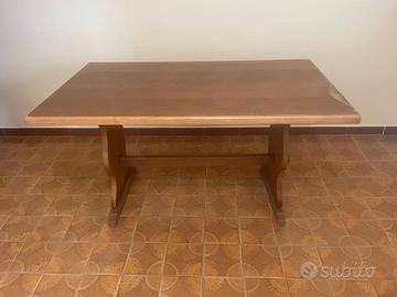 Tavolo in legno massello 