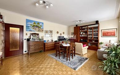 LUMINSO QUADRILOCALE CON BOX IN CORSO SUSA.