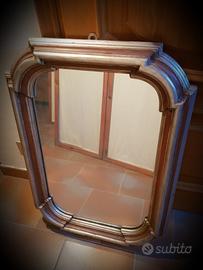 Specchio con cornice in legno