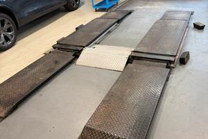 Ponti sollevatori per officina