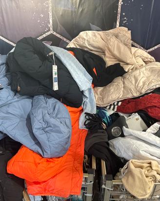 Abbigliamento a stock per svuoto magazzino