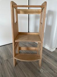 Torre montessoriana/di apprendimento per bambini