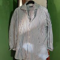 Camicia a righe bianca e blu da uomo