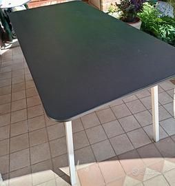 Tavolo in legno impiallacciato