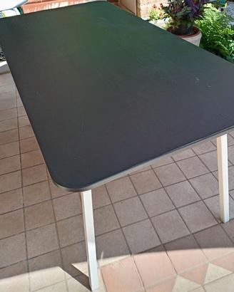 Tavolo in legno impiallacciato