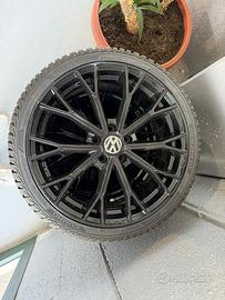 4 cerchi in lega Mak da 19” con 4 pneumatici