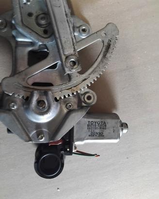 Alzavetro ant Dx x toyota yaris prima serie 