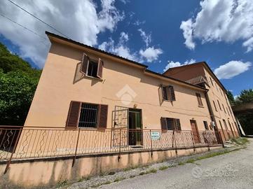 CASA SEMINDIPENDENTE A GUBBIO