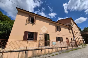 CASA SEMINDIPENDENTE A GUBBIO