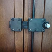 Catenaccio per  gli scuri 