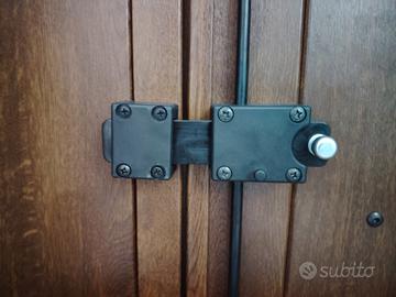 Catenaccio per  gli scuri 