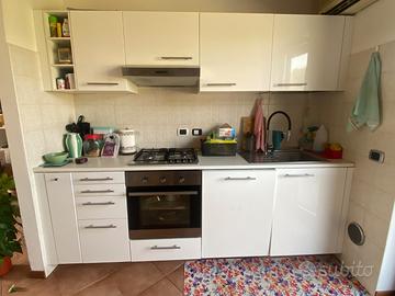 Cucina  completa di elettrodomestici