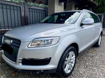 Audi Q7 3.0 V6 TDI 233CV quattro tiptronic *SOLO 1