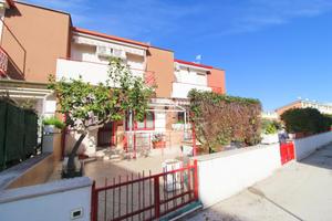 VILLA A SCHIERA A CAMPOMARINO