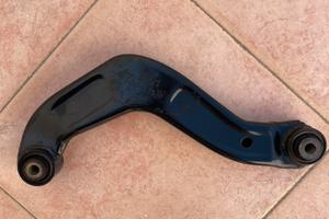 braccio sospensione 8E0505424M