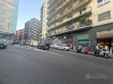 NEGOZIO A NAPOLI