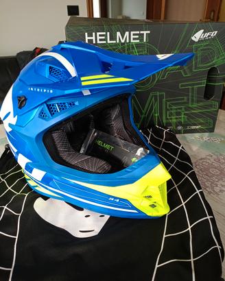 Casco motocross UFO in carbonio taglia S